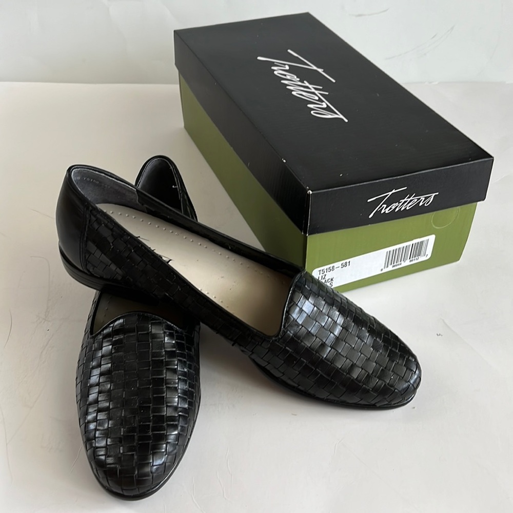 Trotters “Liz” Loafers Black Size 7.5 Slim EUC